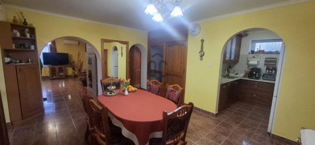 Eladó családi ház, Móron 79.5 M Ft, 4 szobás