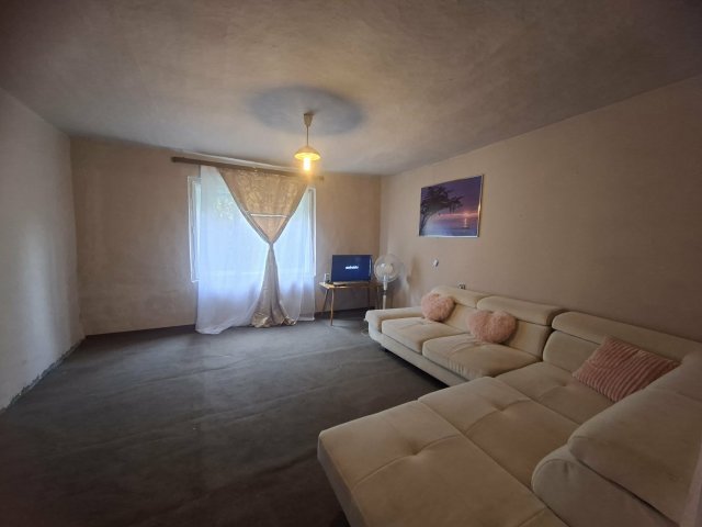 Eladó családi ház, Szolnokon 9.9 M Ft, 2 szobás