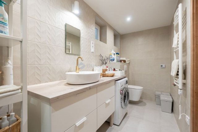 Eladó családi ház, Kecskéden 159 M Ft, 6 szobás