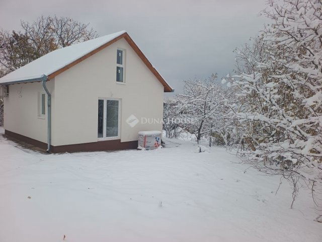 Eladó családi ház, Cserkúton 59.9 M Ft, 2 szobás