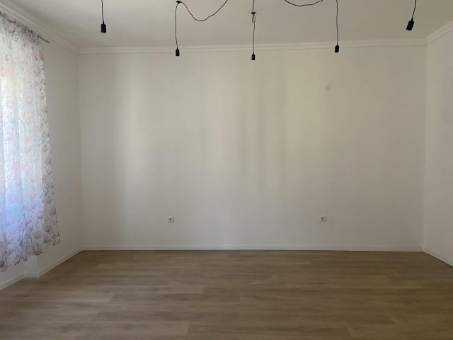 Eladó téglalakás, Szegeden 35.7 M Ft, 1 szobás