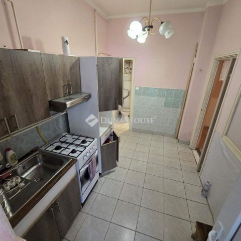 Eladó téglalakás, Kecskeméten 19.5 M Ft, 1 szobás