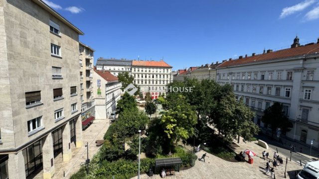 Eladó téglalakás, Budapesten, V. kerületben 159.9 M Ft, 2 szobás