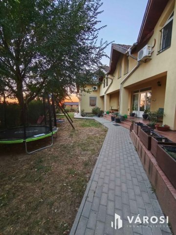 Eladó téglalakás, Mikepércsen 83 M Ft, 4 szobás