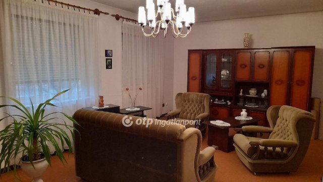 Eladó családi ház, Tatabányán 115 M Ft, 4 szobás