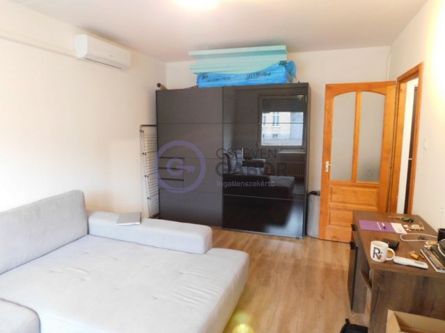 Eladó panellakás, Debrecenben 48.5 M Ft, 2 szobás