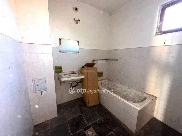 Eladó családi ház, Cegléden 27 M Ft, 2+1 szobás