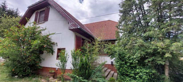 Eladó családi ház, Hőgyészen 35.5 M Ft, 7 szobás