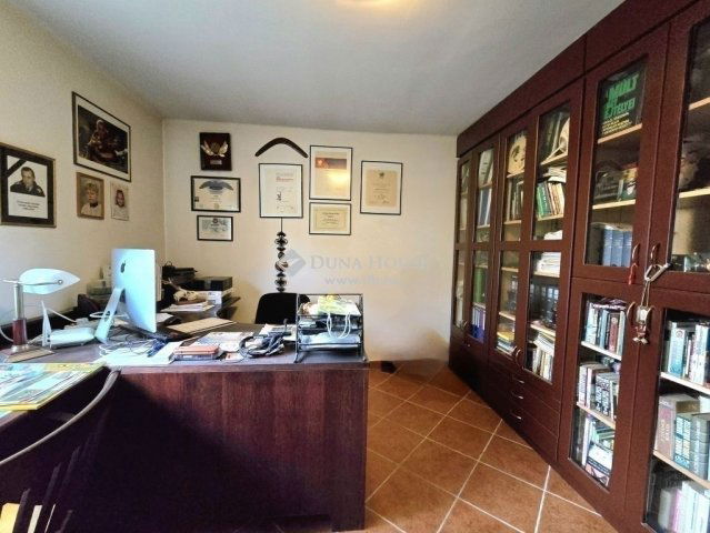 Eladó családi ház, Gödöllőn 198 M Ft, 6 szobás