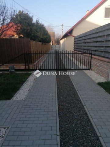 Eladó családi ház, Zsámbékon 179.9 M Ft, 5 szobás