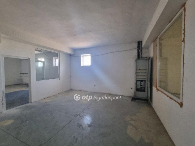 Eladó ipari ingatlan, Gyarmaton 250 M Ft / költözzbe.hu