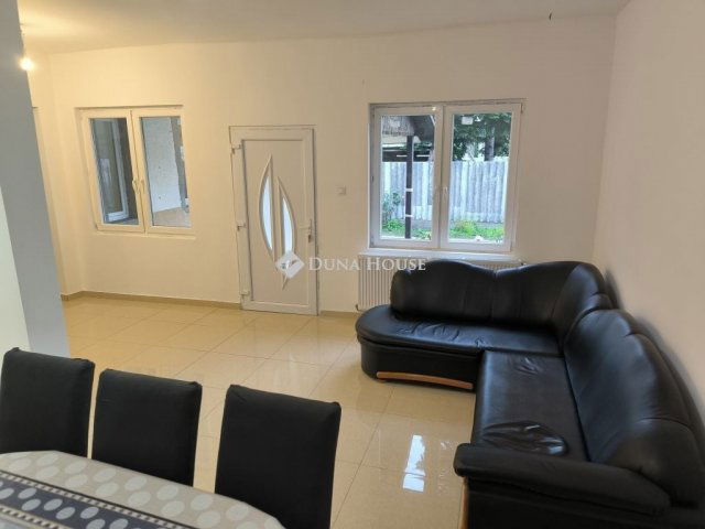 Eladó családi ház, Kartalon 61.99 M Ft, 2+1 szobás