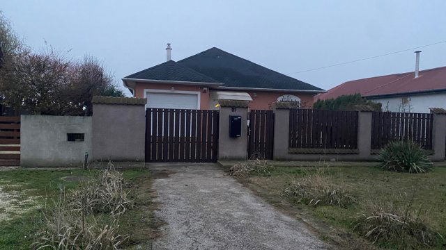 Eladó családi ház, Inárcson 112.5 M Ft, 3 szobás