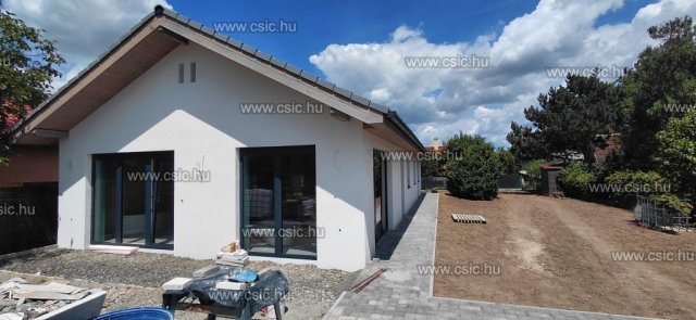 Eladó családi ház, Vácdukán 109.9 M Ft, 5 szobás