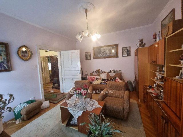 Eladó családi ház, Pápán 39.99 M Ft, 3 szobás