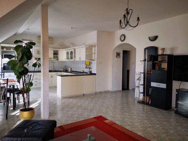 Kiadó téglalakás, albérlet, Ürömön, Fő utcában, 3+1 szobás