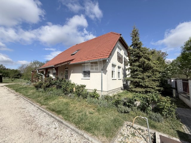 Eladó családi ház, Székesfehérvárott 140 M Ft, 5 szobás