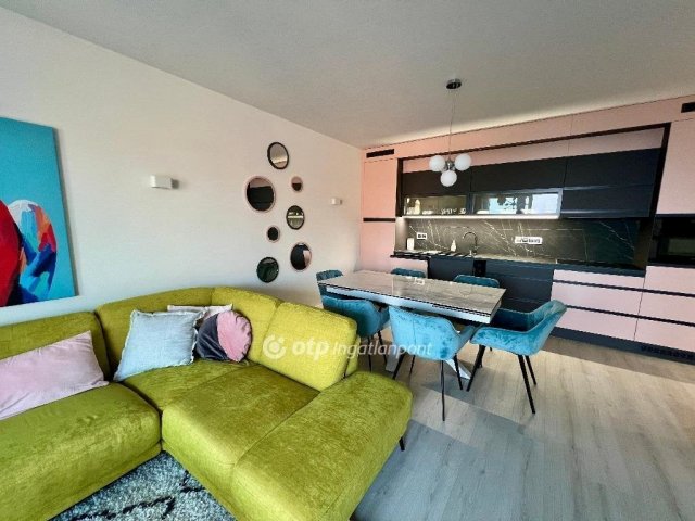 Eladó téglalakás, Balatonfüreden 220 M Ft, 3 szobás