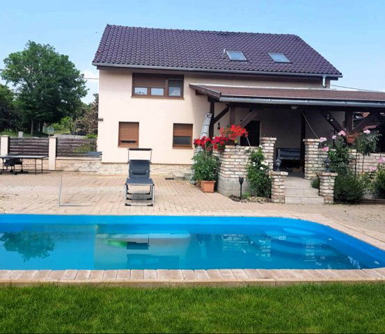 Eladó családi ház, Szadán 140 M Ft, 5 szobás