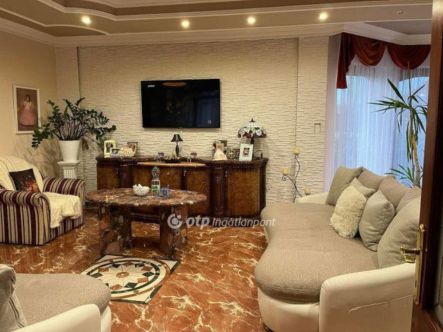 Eladó családi ház, Hosszúpályin 129 M Ft, 4+1 szobás