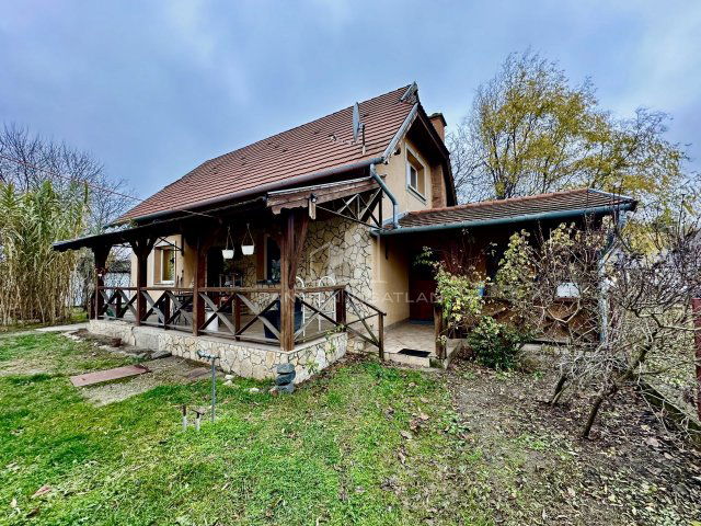 Eladó családi ház, Felsőlajoson 56.99 M Ft