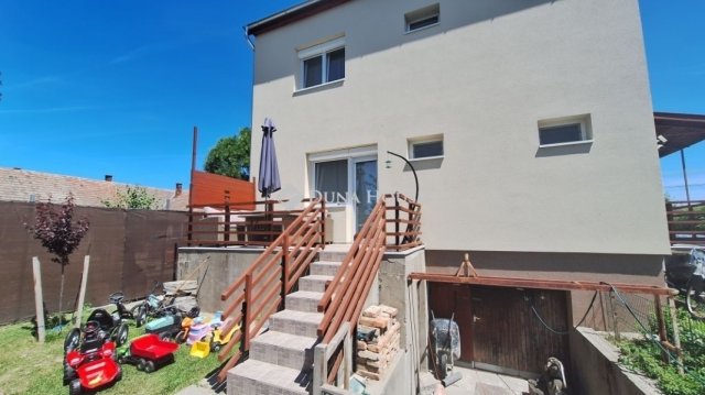 Eladó családi ház, Kálozon 59.9 M Ft, 7 szobás