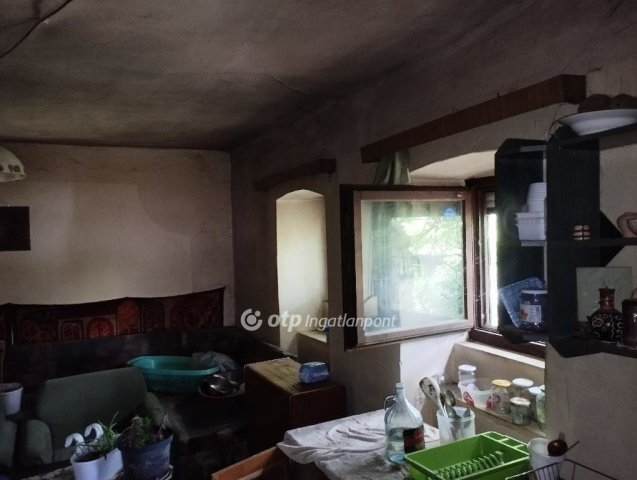 Eladó családi ház, Szekszárdon 15 M Ft, 2 szobás