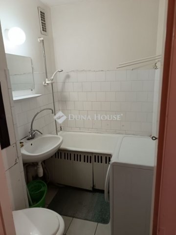 Eladó panellakás, Szegeden 48 M Ft, 2 szobás