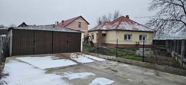 Eladó családi ház, Jászberényben 59.9 M Ft, 4 szobás