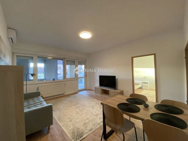 Kiadó téglalakás, albérlet, Pécsett, Király utcában, 2 szobás