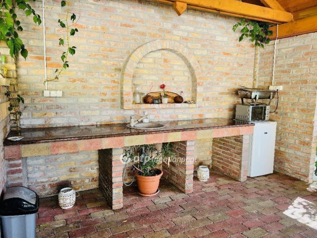 Eladó családi ház, Budapesten, XVI. kerületben 236 M Ft