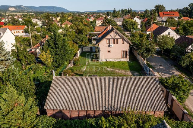 Eladó családi ház, Esztergomban 85 M Ft, 4 szobás