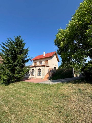 Eladó családi ház, Balatonfüreden 115 M Ft, 3+1 szobás
