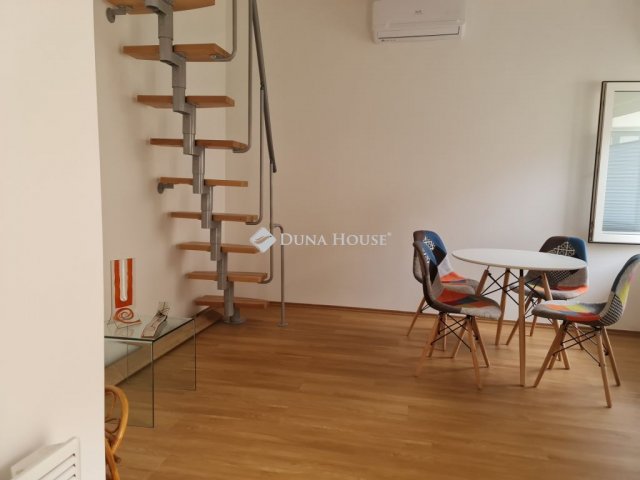 Kiadó téglalakás, albérlet, Pécsett 195 E Ft / hó, 2 szobás