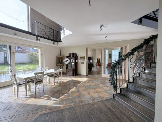 Eladó családi ház, Szentendrén 290 M Ft, 5 szobás