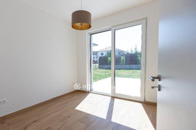 Eladó ikerház, Balatonfüreden 169 M Ft, 2+4 szobás