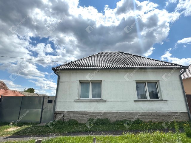 Eladó családi ház, Hegyfalun 38.5 M Ft, 3 szobás