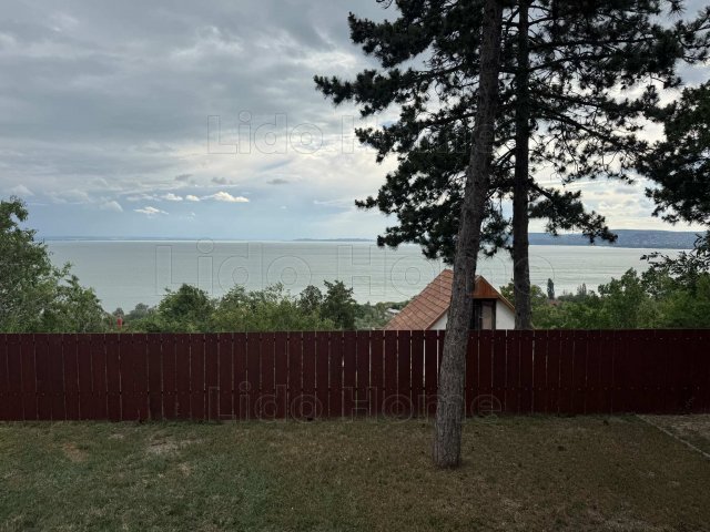 Eladó nyaraló, Balatonkenesén 90 M Ft, 3 szobás
