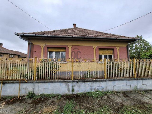 Eladó családi ház, Tápiószentmártonon 24.9 M Ft, 2 szobás