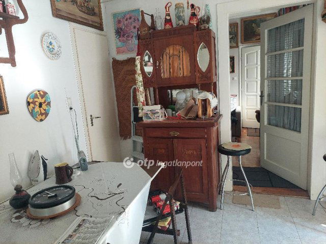 Eladó családi ház, Veszprémben 125 M Ft, 7 szobás