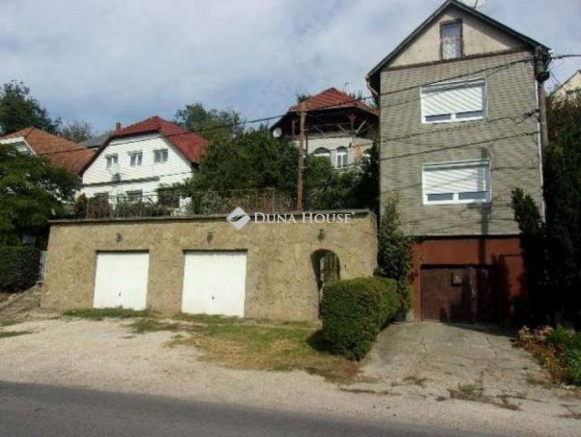 Eladó családi ház, Pilisborosjenőn 66.8 M Ft, 6 szobás