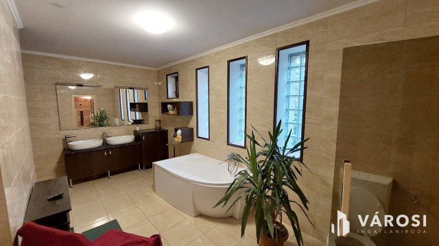 Eladó családi ház, Bocskaikerten 138.9 M Ft, 5 szobás