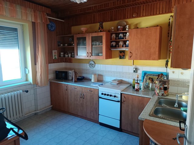 Eladó téglalakás, Ajkán 52.9 M Ft, 3 szobás