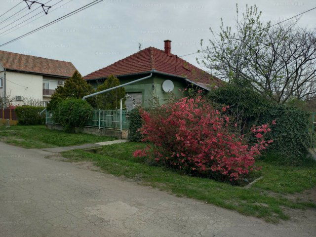 Eladó családi ház, Mezőtúron 16 M Ft, 2+1 szobás