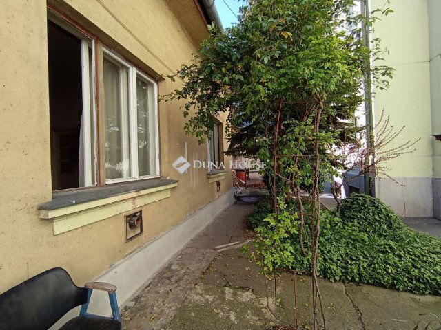 Eladó téglalakás, Cegléden 32.5 M Ft, 3 szobás