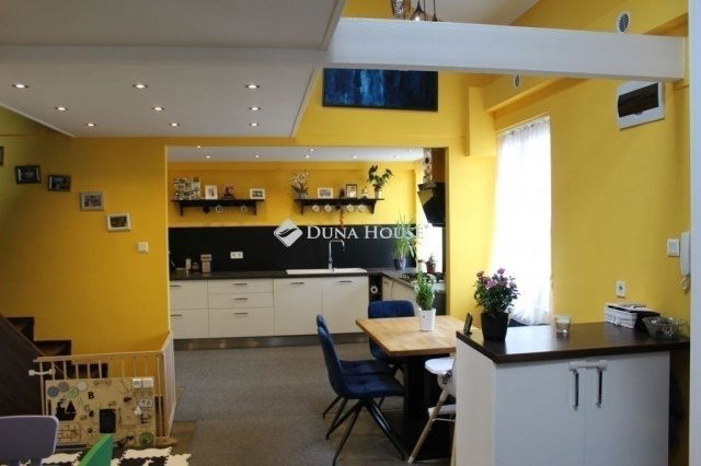 Eladó téglalakás, Budapesten, VIII. kerületben 95 M Ft, 3 szobás