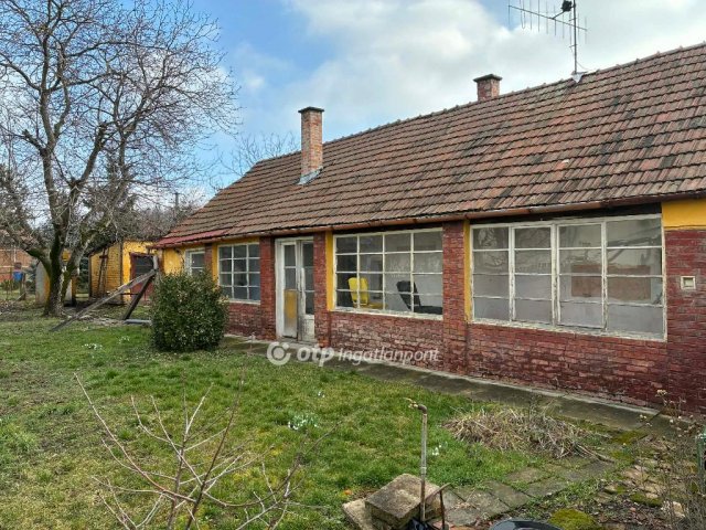 Eladó családi ház, Gyulán 21 M Ft, 3 szobás