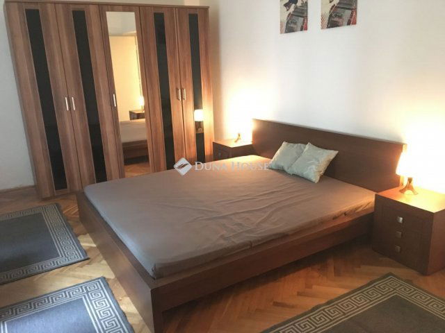 Eladó téglalakás, Pécsett, Corvin utcában 26.5 M Ft, 2 szobás