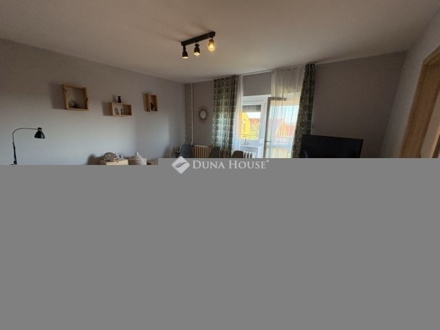 Eladó családi ház, Pécsett 104.9 M Ft, 7 szobás