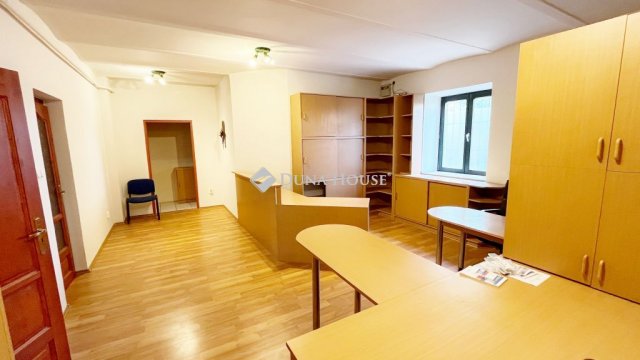 Kiadó iroda, Szombathelyen, Géfin Gyula utcában 130 E Ft / hó